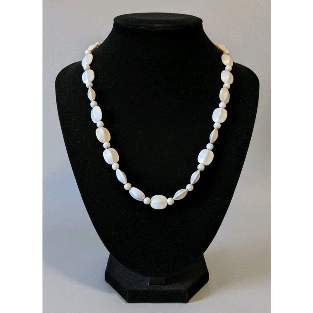 Vtg White Beaded Elegant Retro Classic Designer Statement‎ Fashion Necklace
